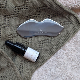 Gua Sha i stål - INTROPRIS Skinfulness 