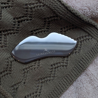 Gua Sha i stål - INTROPRIS Skinfulness 