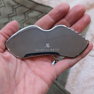 Gua Sha i stål - INTROPRIS Skinfulness 