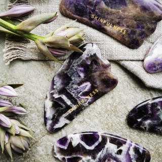 Gua Sha i Amethyst Krystal - skinfulness.dk